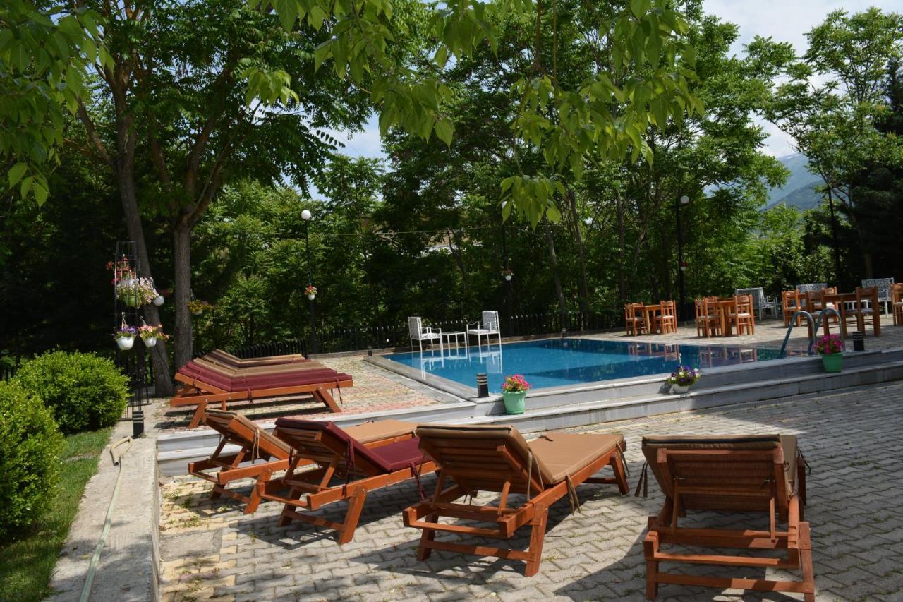 Hotel Aroma Permet Bagian luar foto