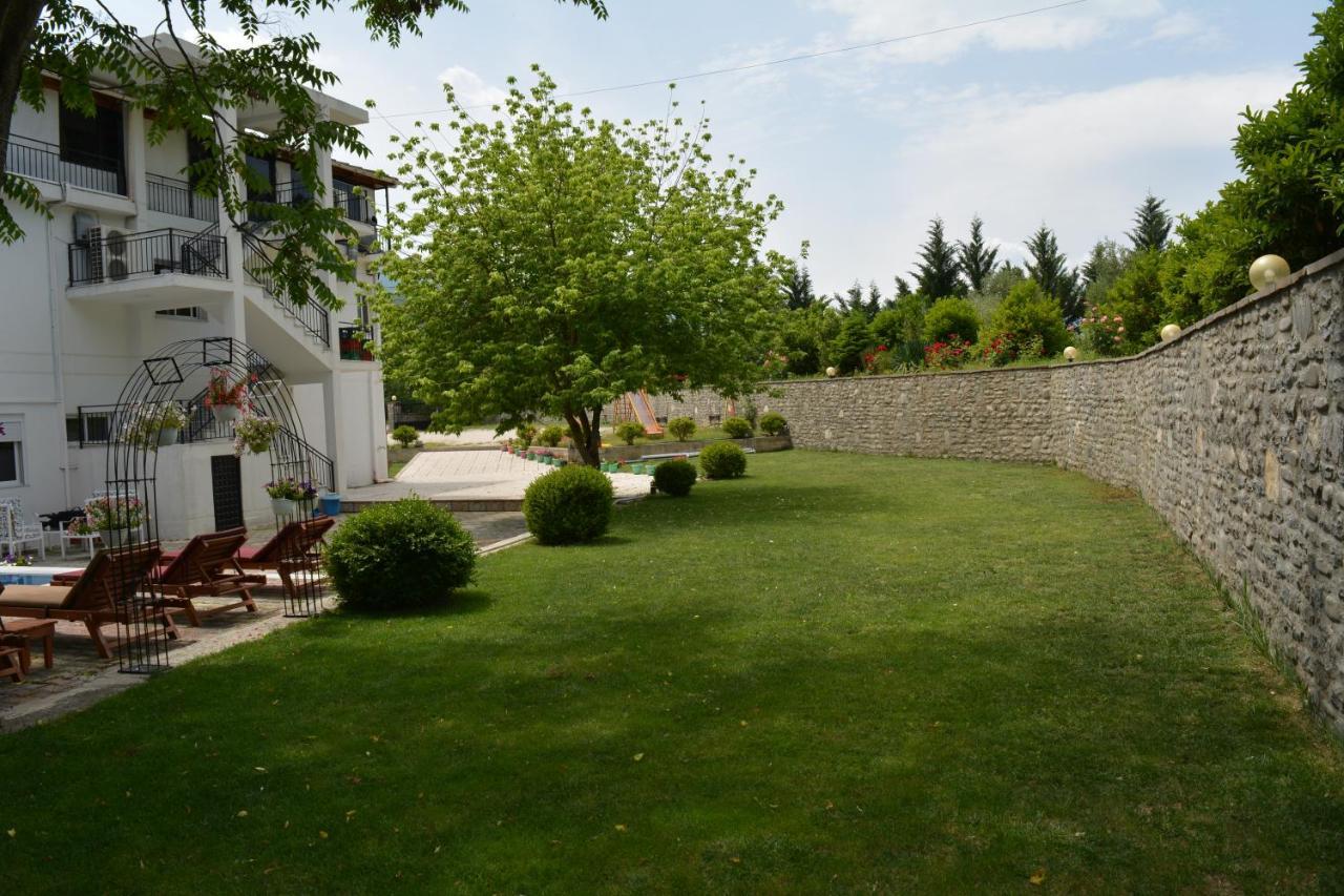 Hotel Aroma Permet Bagian luar foto