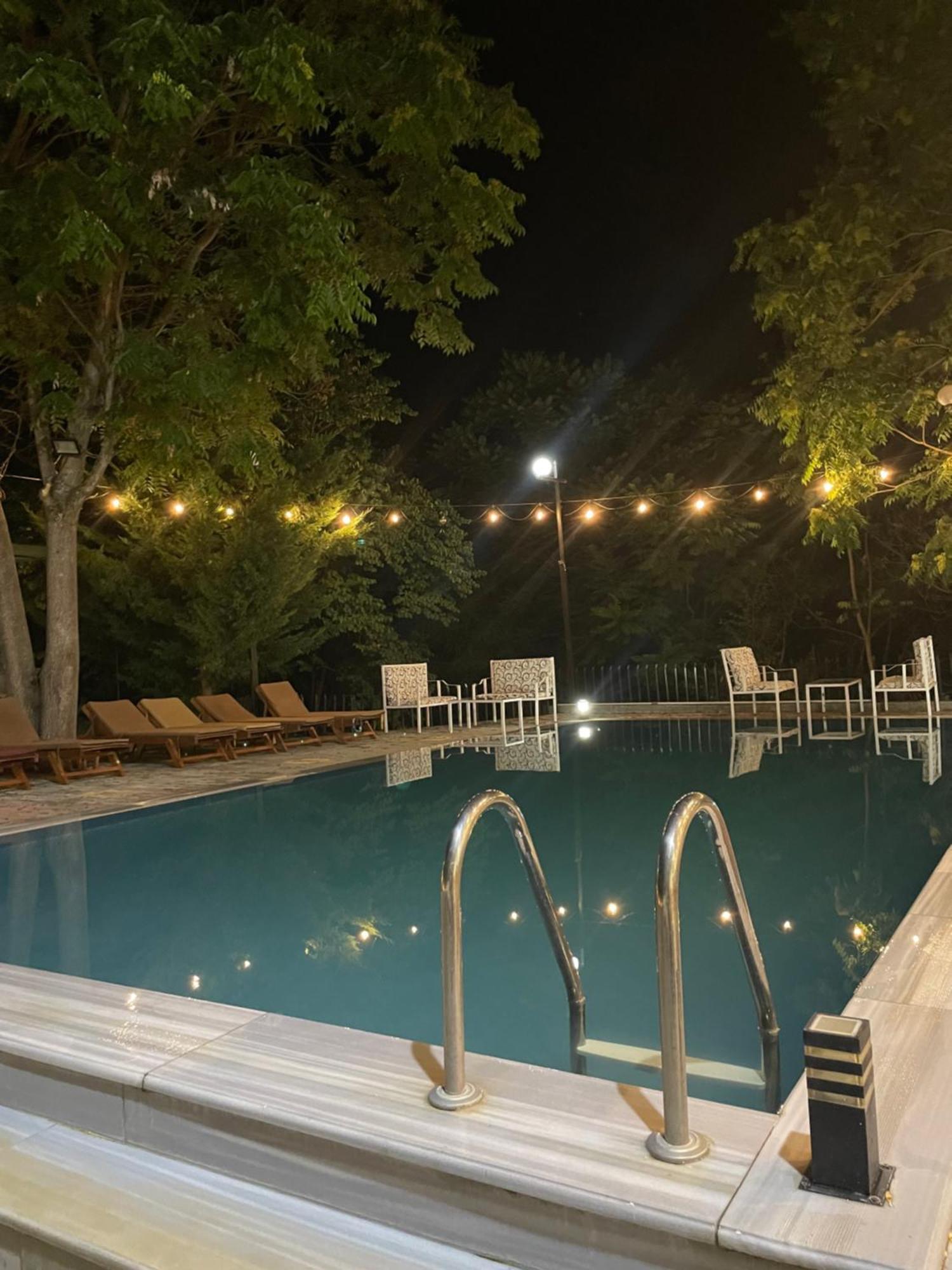 Hotel Aroma Permet Bagian luar foto