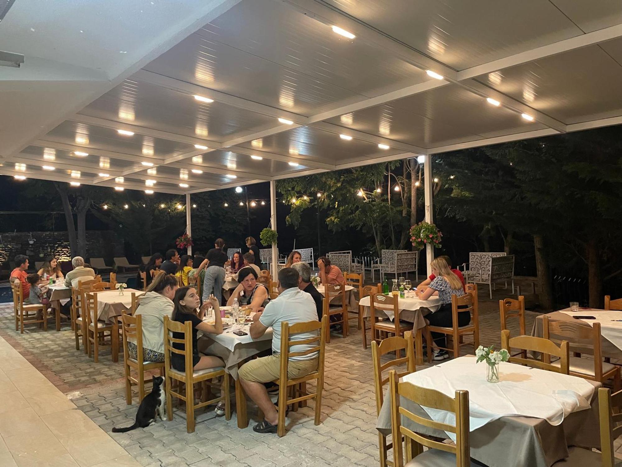 Hotel Aroma Permet Bagian luar foto