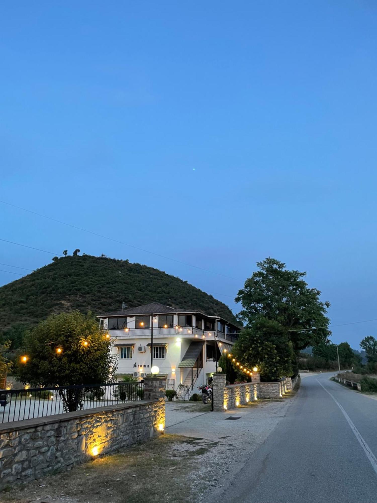 Hotel Aroma Permet Bagian luar foto