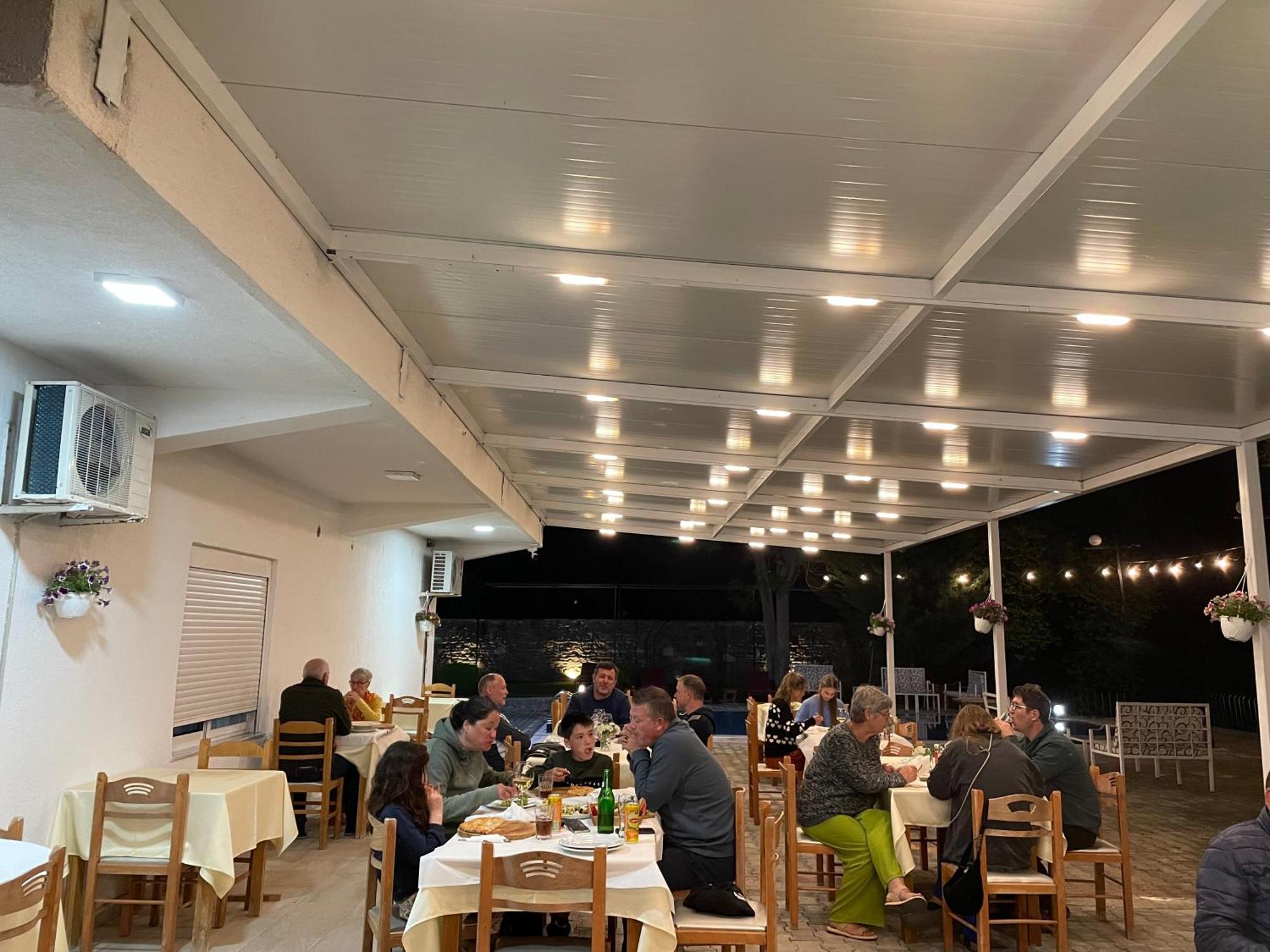 Hotel Aroma Permet Bagian luar foto
