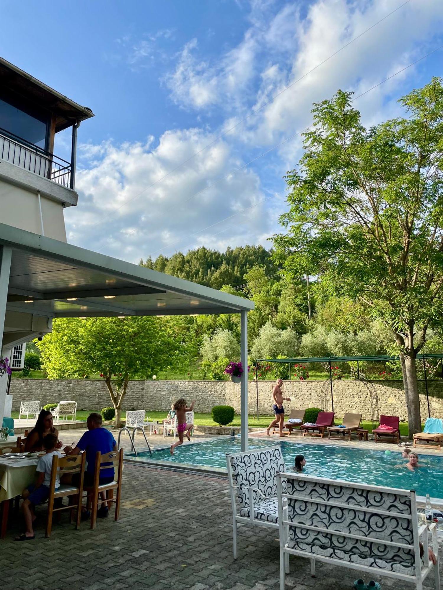 Hotel Aroma Permet Bagian luar foto